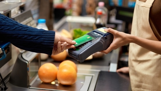 Contactless cards do not (yet) reduce cash demand